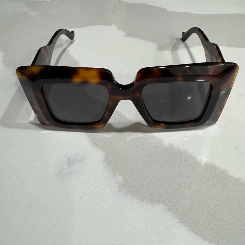 LOEWE Tortoiseshell Square Sunglasses - Picture 9 of 9
